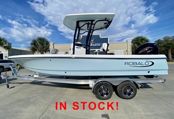 2024 Robalo 226 Cayman Solid Ice Blue Boat